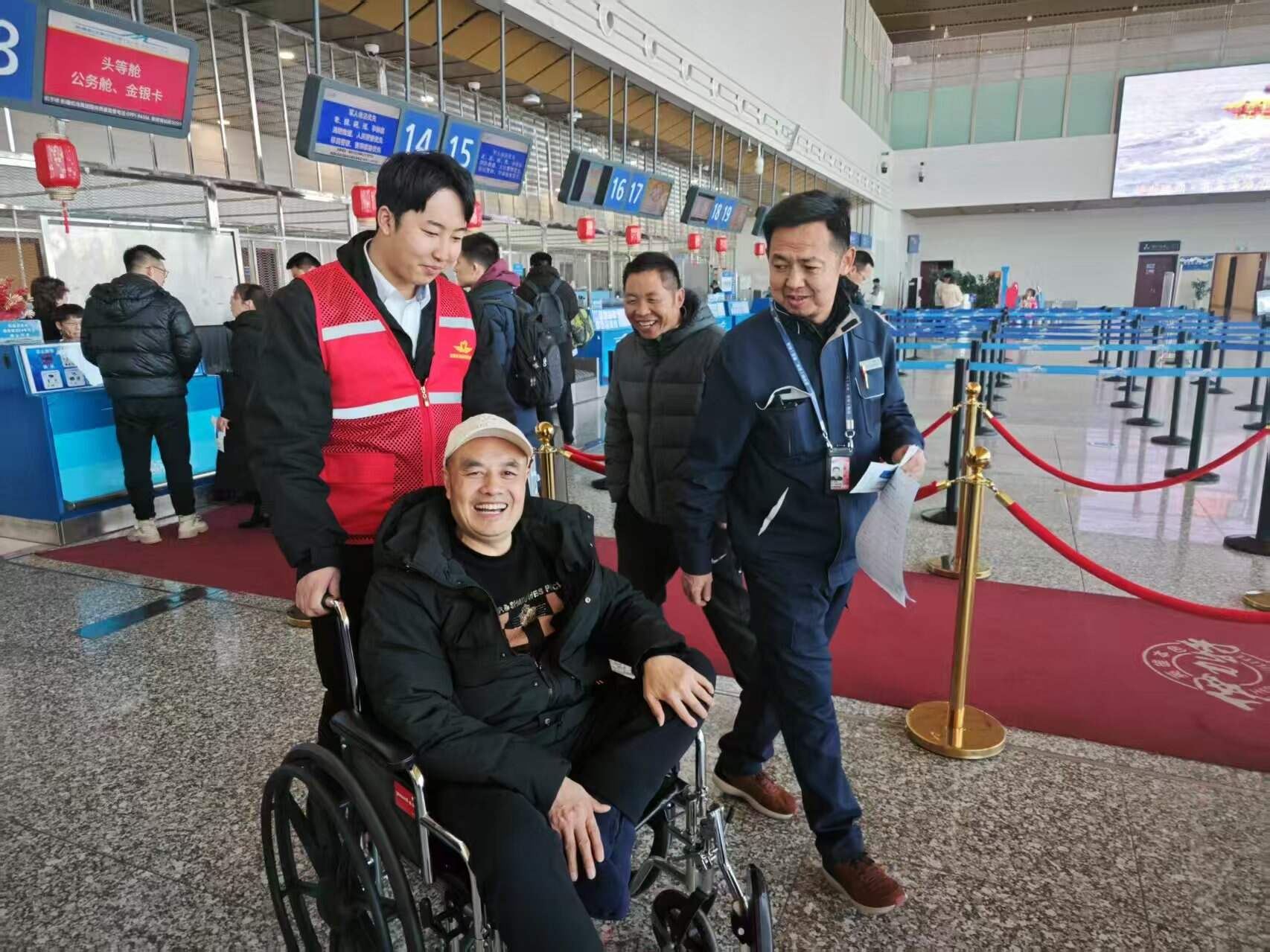 新疆机场集团库尔勒梨城机场联合四川航空开通西安直飞航线“空中丝路”再迎客运新热潮