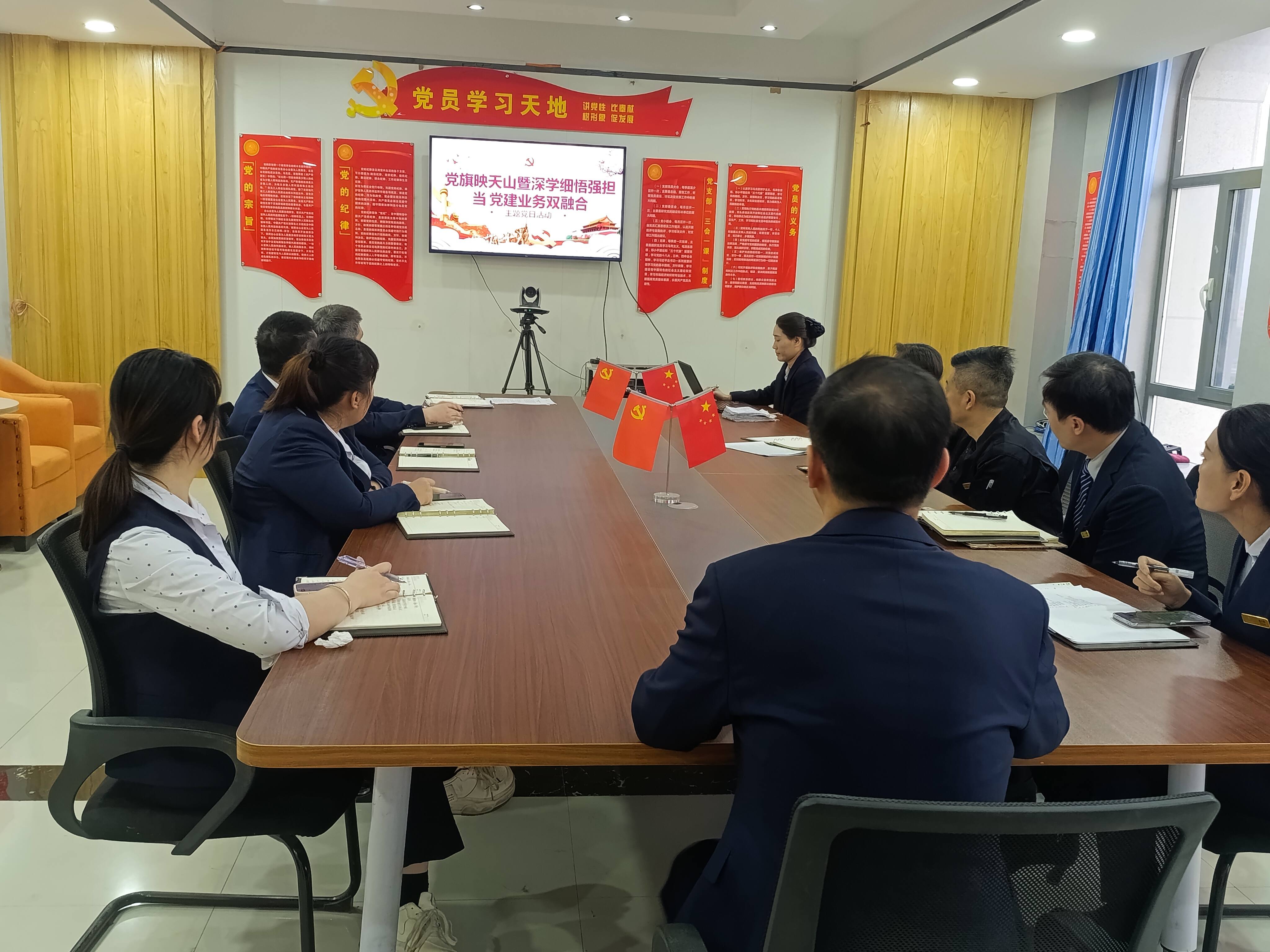 新疆机场集团天缘航旅有限责任公司库车党支部开展“党旗映天山”暨“深学细悟强担当 党建业务双融合”主题党日活动