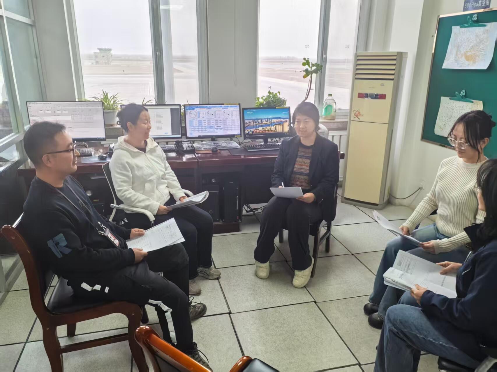 学贺词 看成就 明方向 谈落实——哈密伊州机场围读会凝聚“十五五”奋进力量