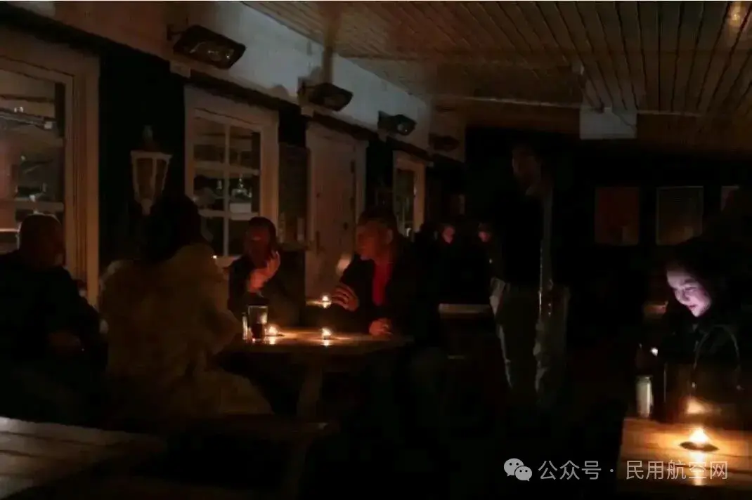 格陵兰岛首府“陷入一片漆黑”，航班大面积停摆