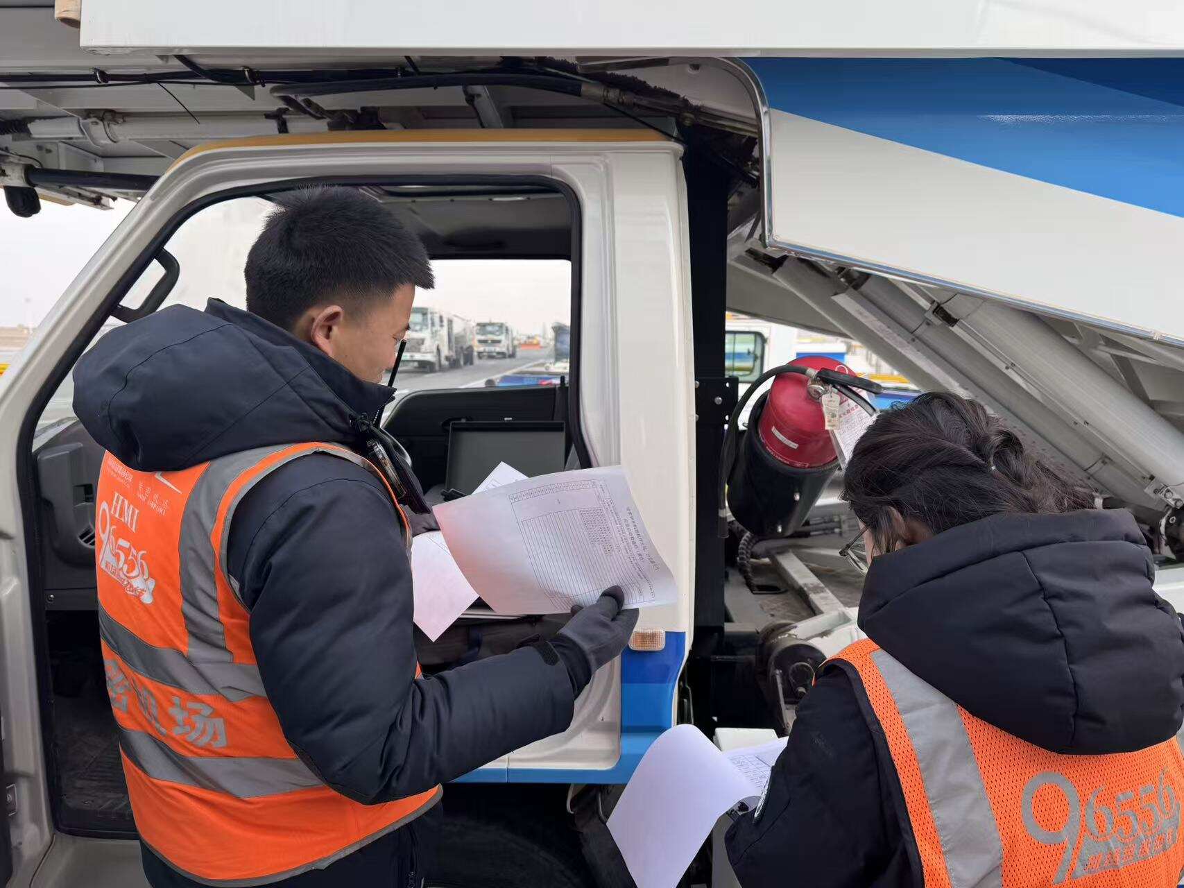 新疆机场集团哈密机场开展车场日专项检查夯实地面运行安全基础