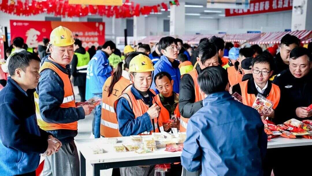 骏马筑福、喜迎新春，上海机场建设者小镇举行迎新春活动