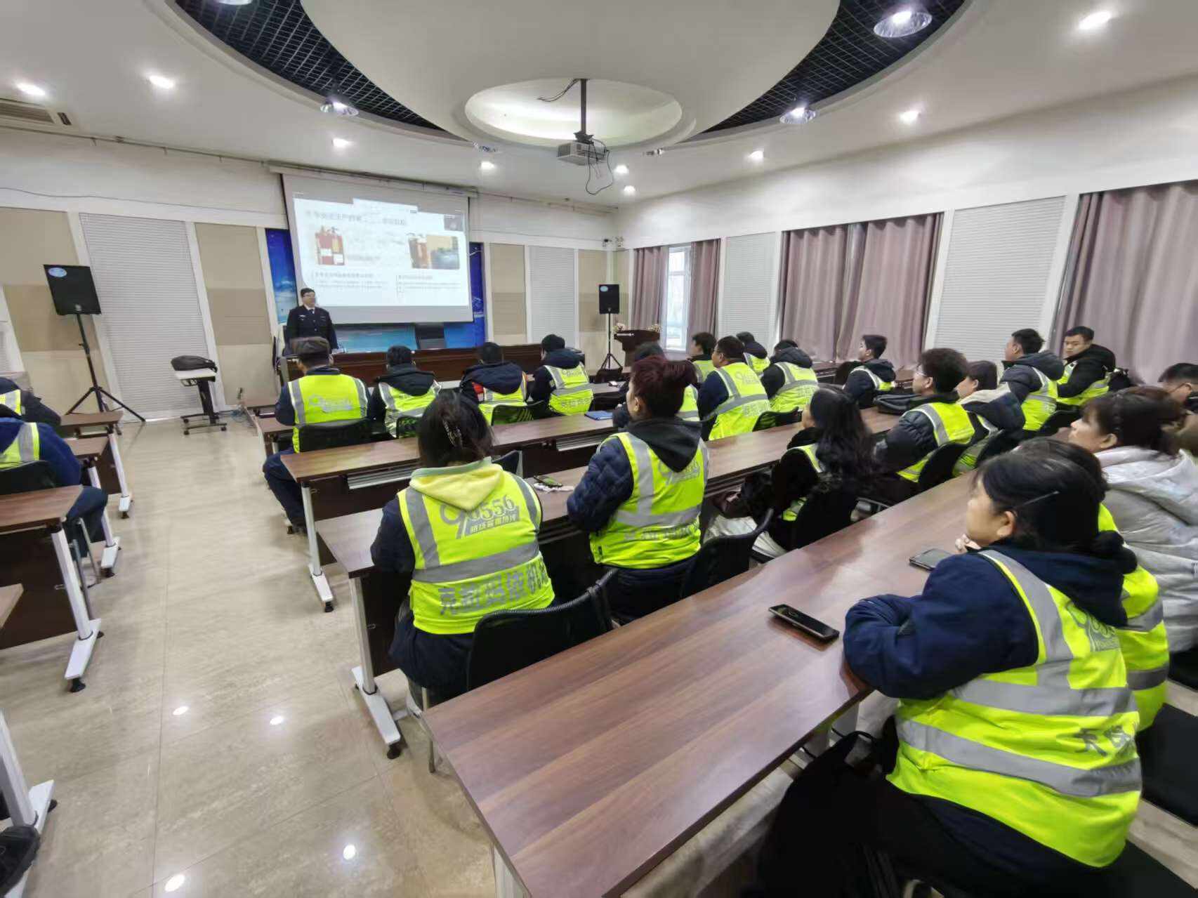 机场组织团员专题会议，凝聚青春奋进力量