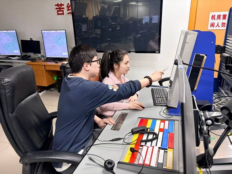 厦门空管站管制员夫妻的云端相守