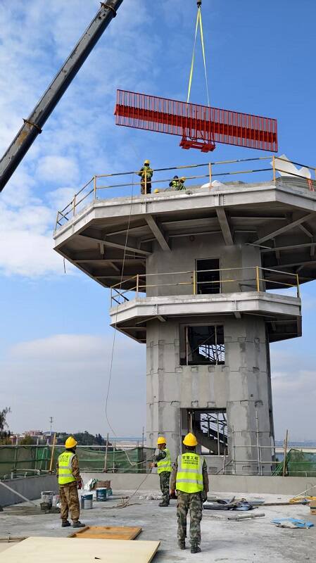 英雄三岛精神赋能厦门空管站小嶝岛二次雷达吊装攻坚