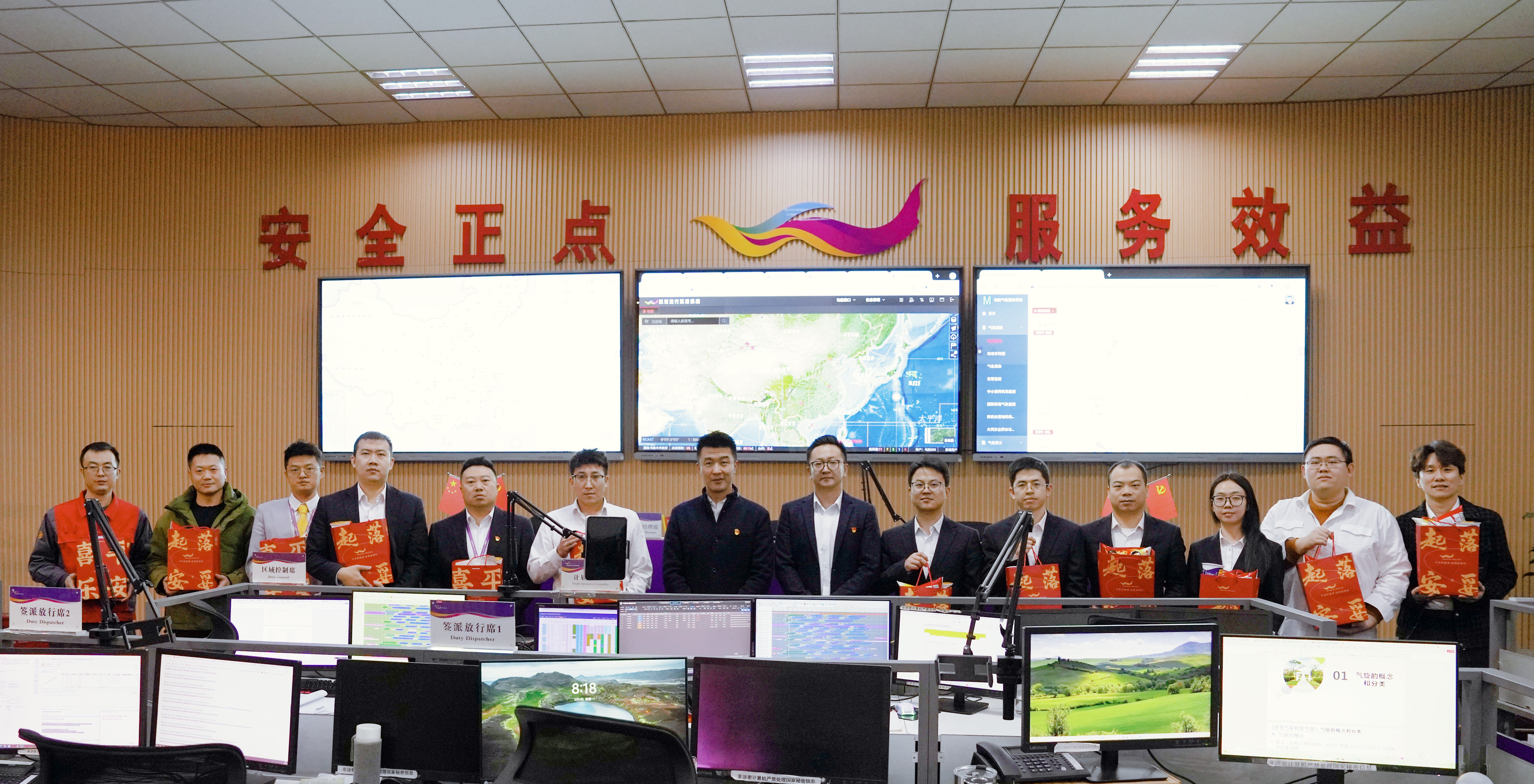 春运首日,新海航乌鲁木齐航空开展暖心慰问活动