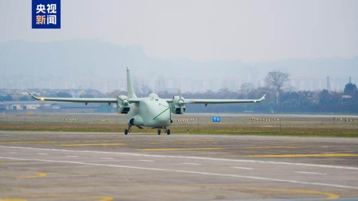 国产新型无人机彩虹YH-1000S成功首飞