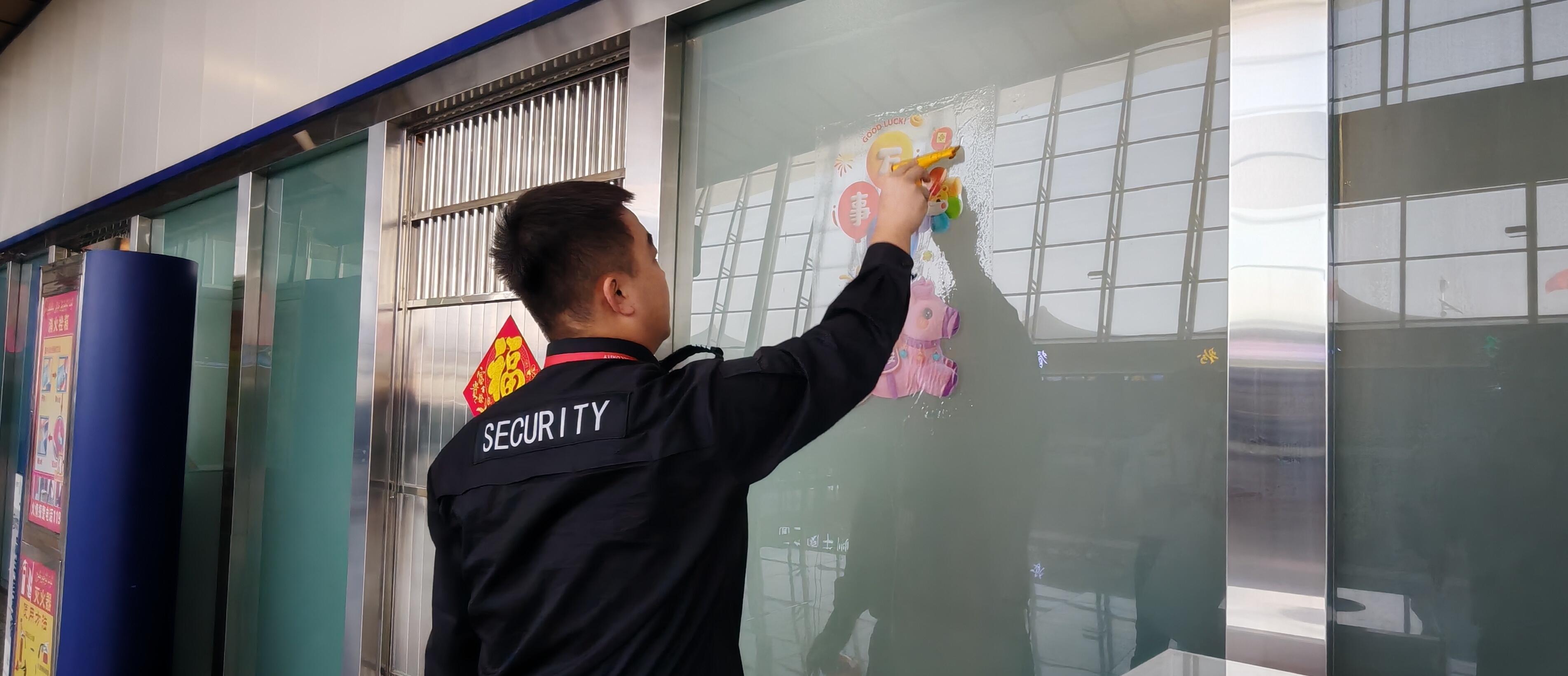 新疆机场集团库尔勒梨城机场装点新春景致 全力护航春运旅客便捷出行