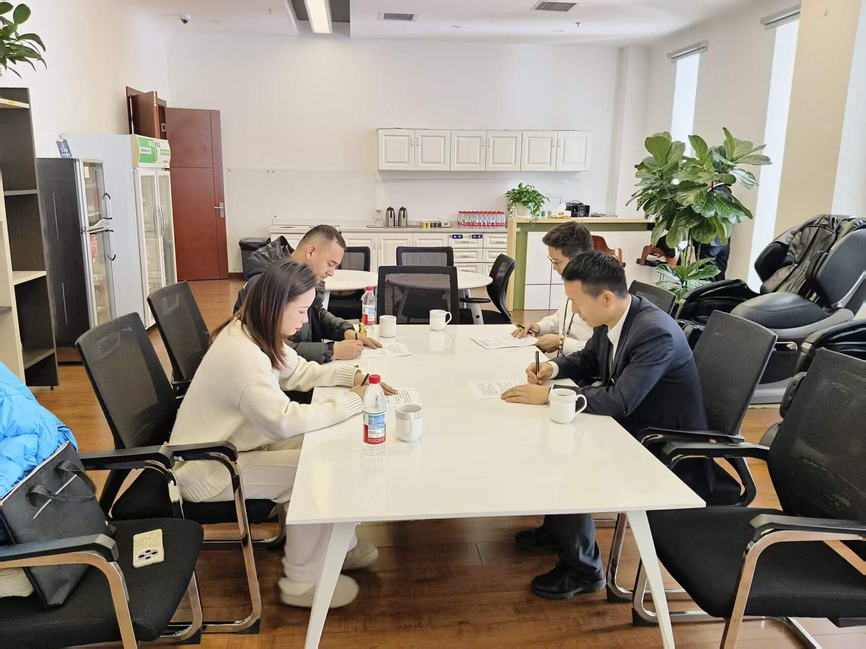 新疆空管局区域管制中心与全疆各地州人影部门签订人工影响天气保障协议