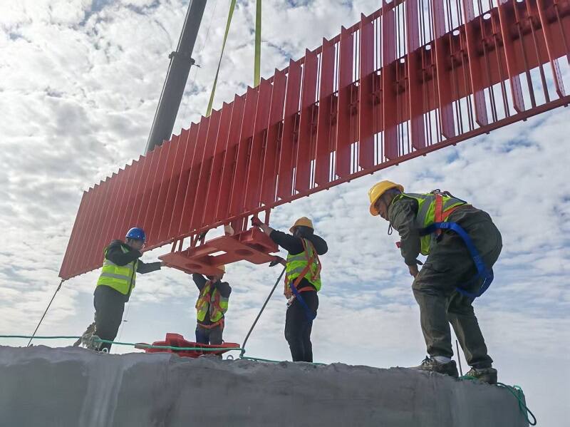 厦门翔安国际机场小嶝二次雷达站天线吊装工程圆满收官