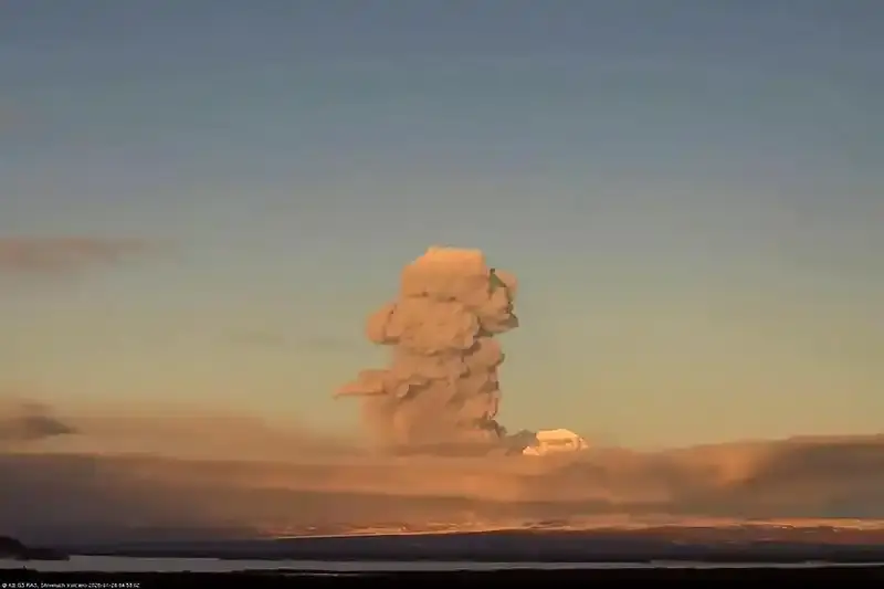 堪察加半岛一火山喷发 该地区发布红色航空危险警报