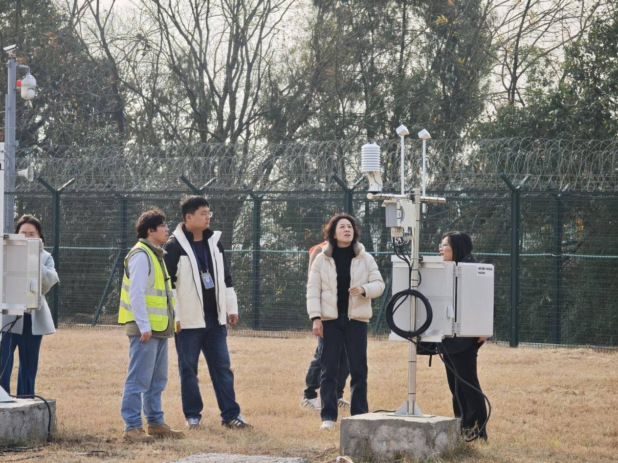 西南空管局气象中心开展激光雨滴谱仪与冰霜探测系统试验验证——以精密监测筑牢航空安全防线