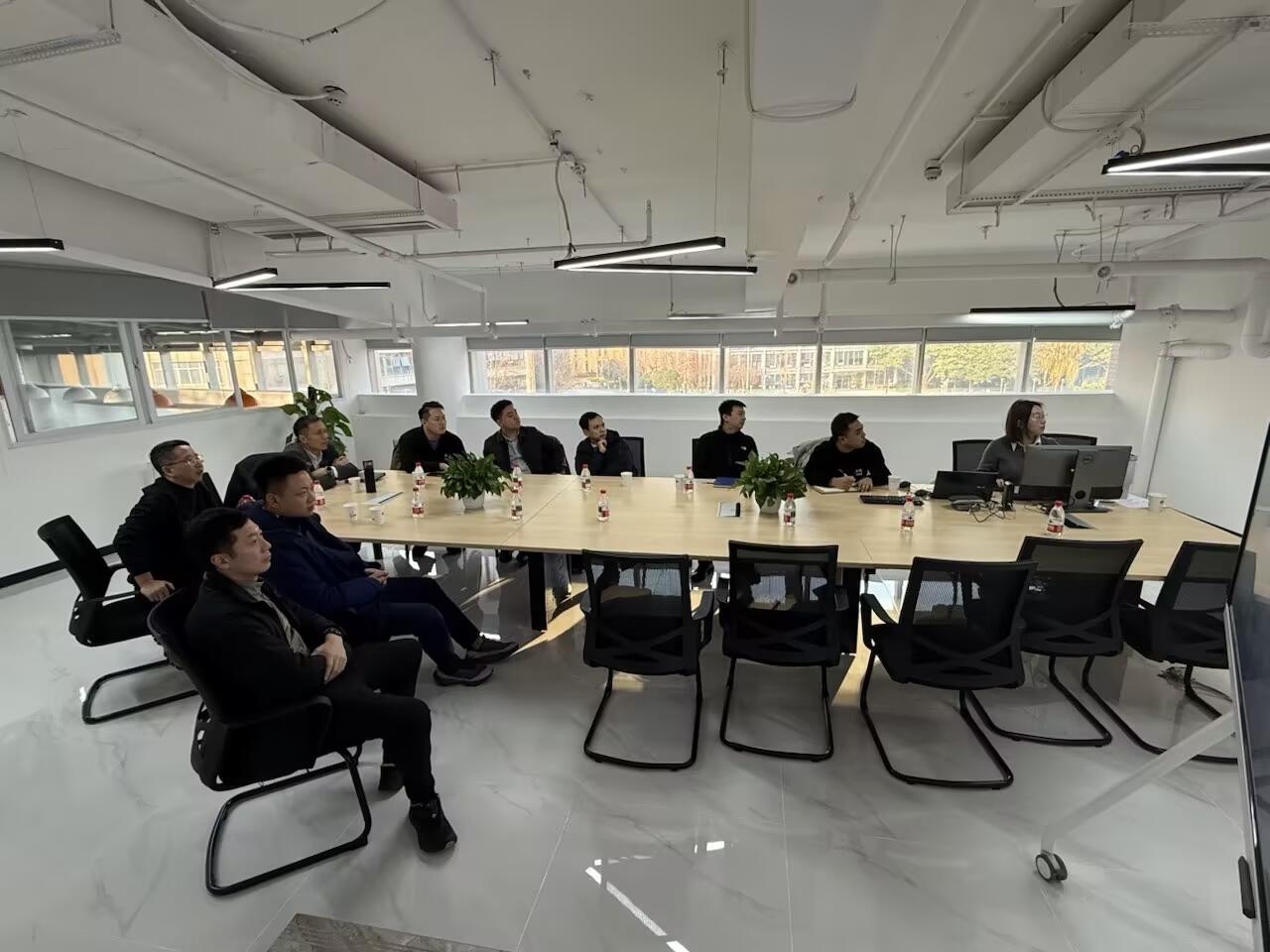 西南空管局网络公司技术开发部与空管中心终端管制室开展数字化管制交接班功能研讨及交流