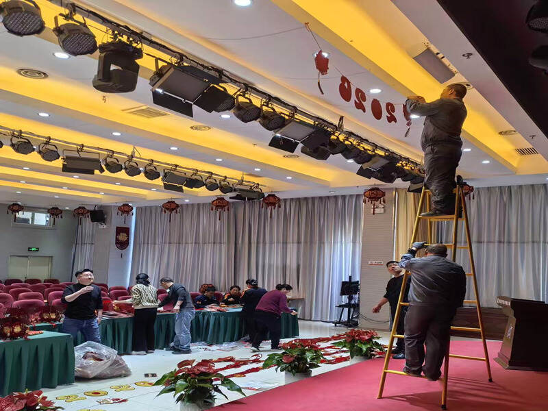 民航宁夏空管分局蓝天公司节前布置点“靓”浓浓年味