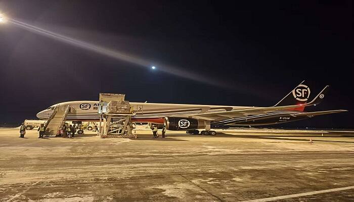 呼伦贝尔机场完成2026年春运首班货包机保障任务