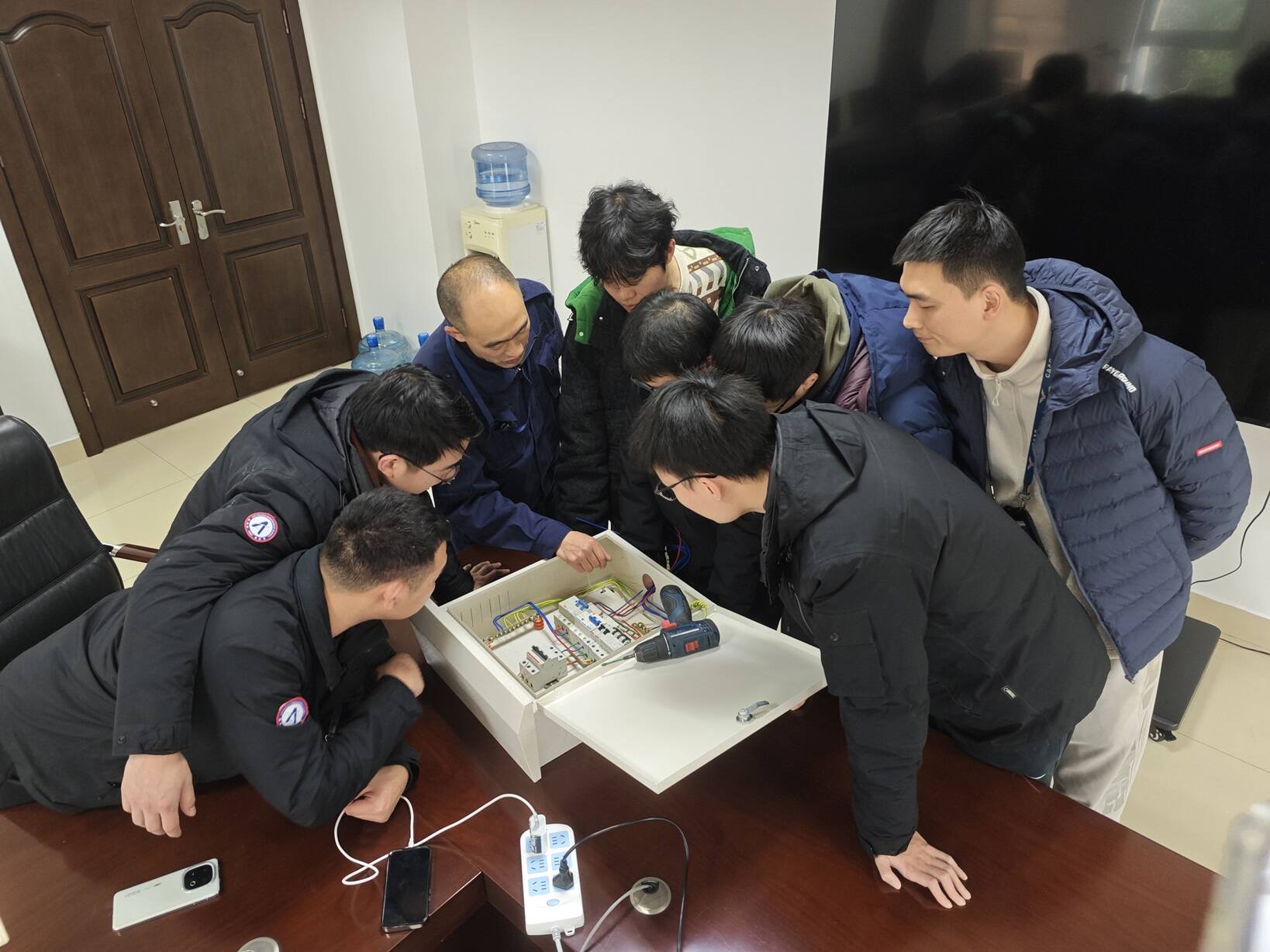 以学促干强技能 赋能保障护安全——西南空管局空管公司维修分公司开展供配电知识专项培训