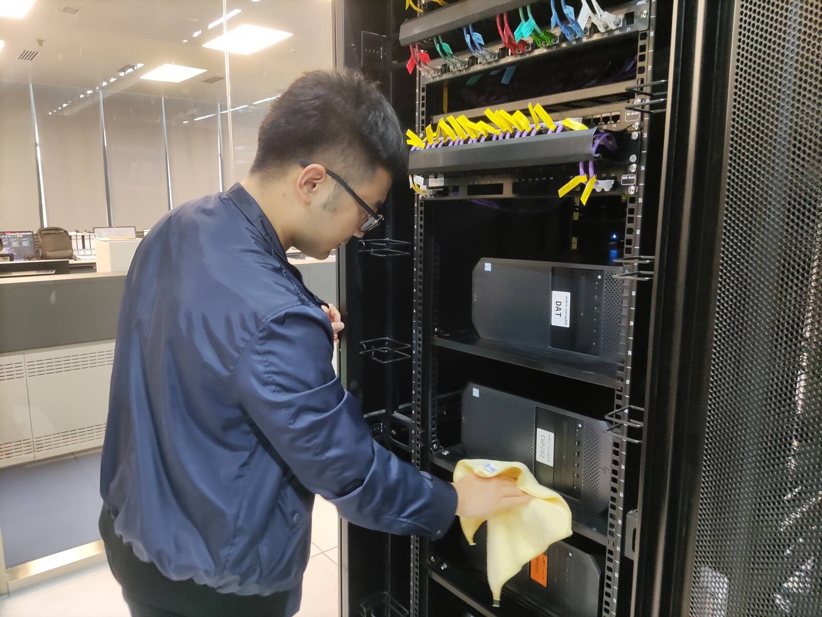 深夜坚守除隐患 精准维护保安全——西南空管局技保中心终端航管室圆满完成英德拉自动化系统半年维护