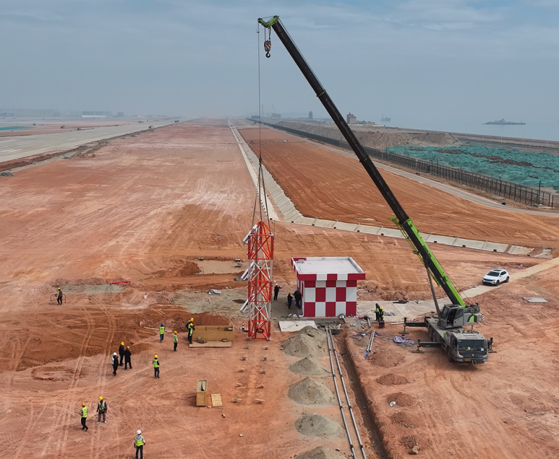 厦门翔安新机场下滑铁塔吊装作业圆满完成