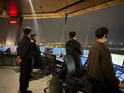 西南空管局空管中心塔台灯塔班组以坚守点亮跨年夜空