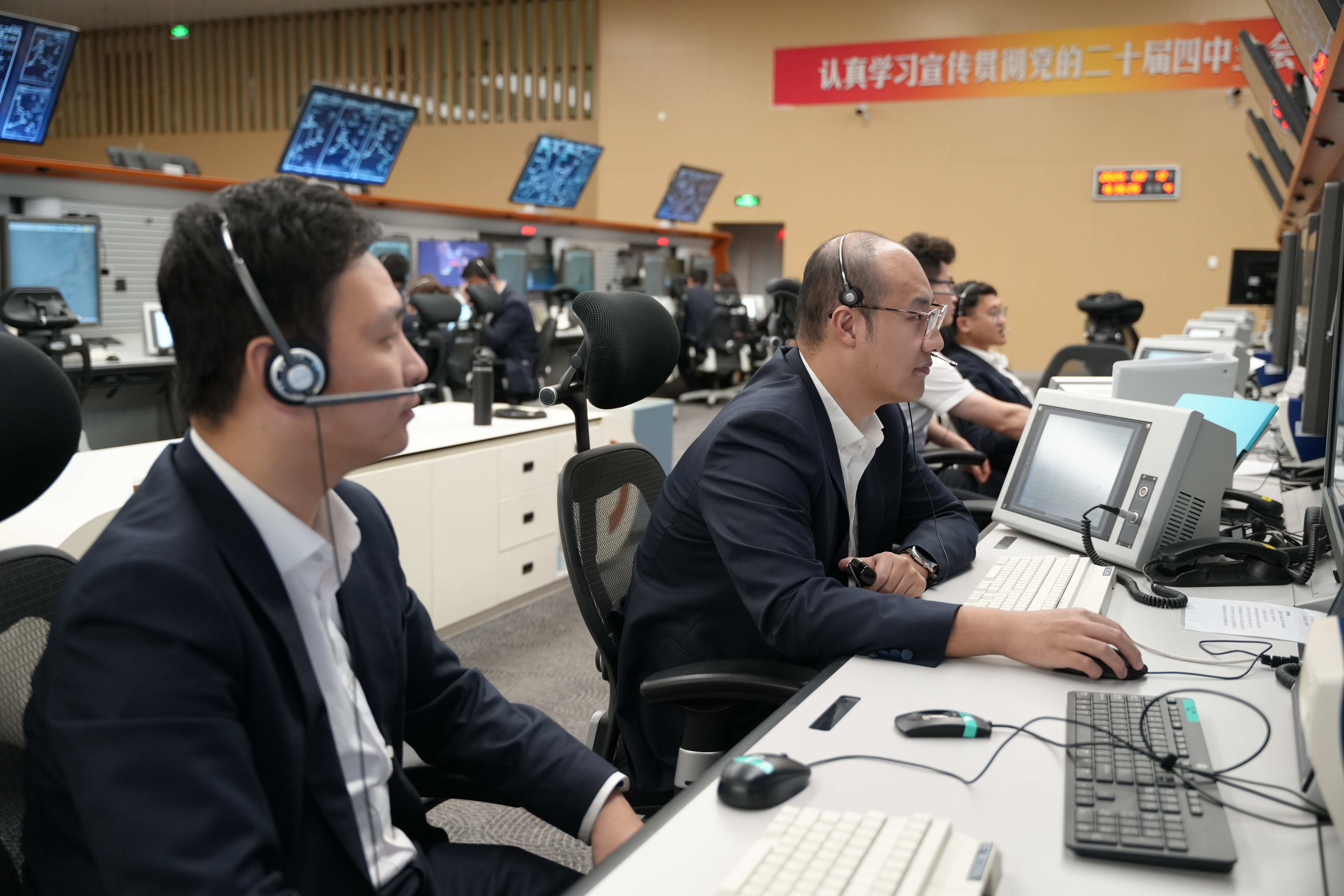 多措并举 筑牢防线 华北空管局空管中心终端管制室全力护航2026年春运安全