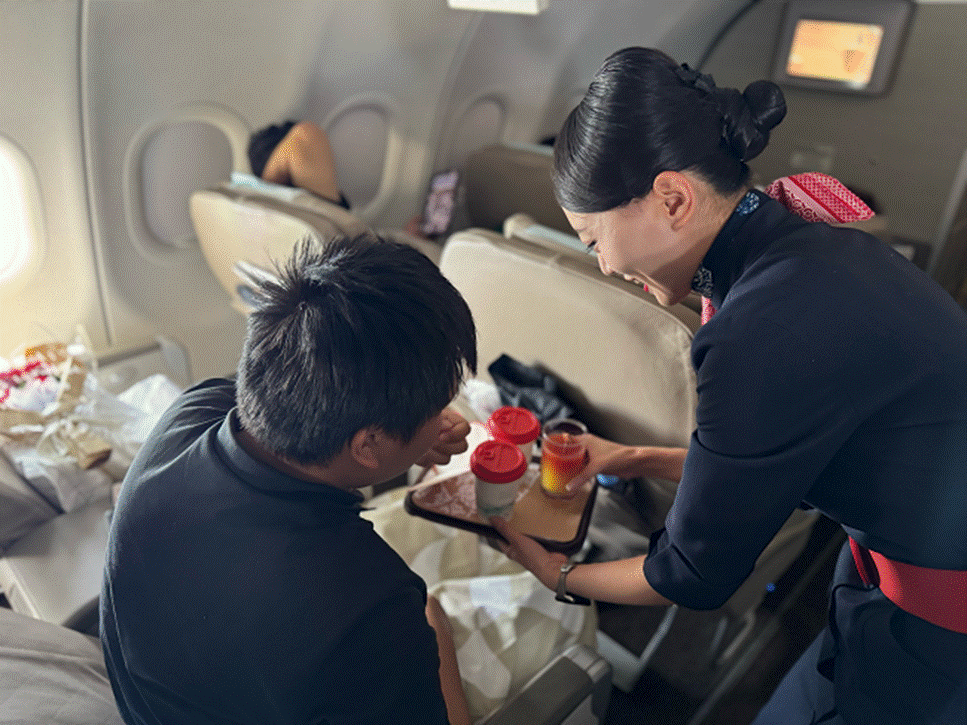 东航西北分公司用坚守点亮万家团圆