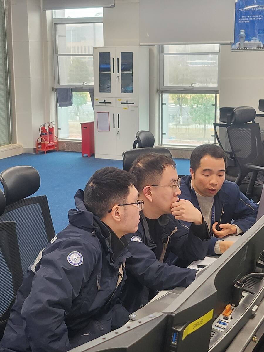 西南空管局网络中心天府数据传输运行部顺利完成天府内场接入网节点设备配置优化工作