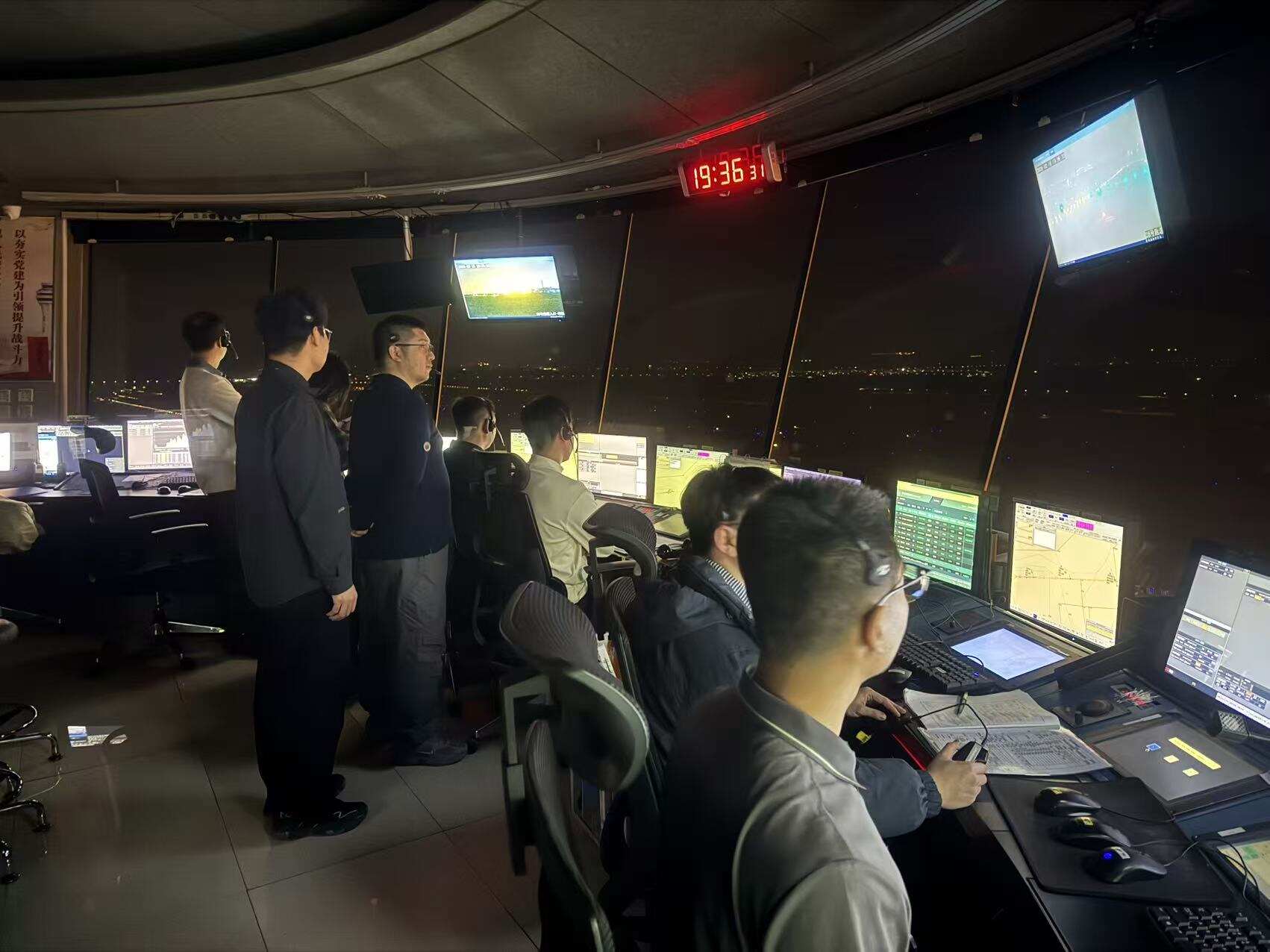 呼和浩特迎历史最早初雷 内蒙古空管分局高效保障空域安全