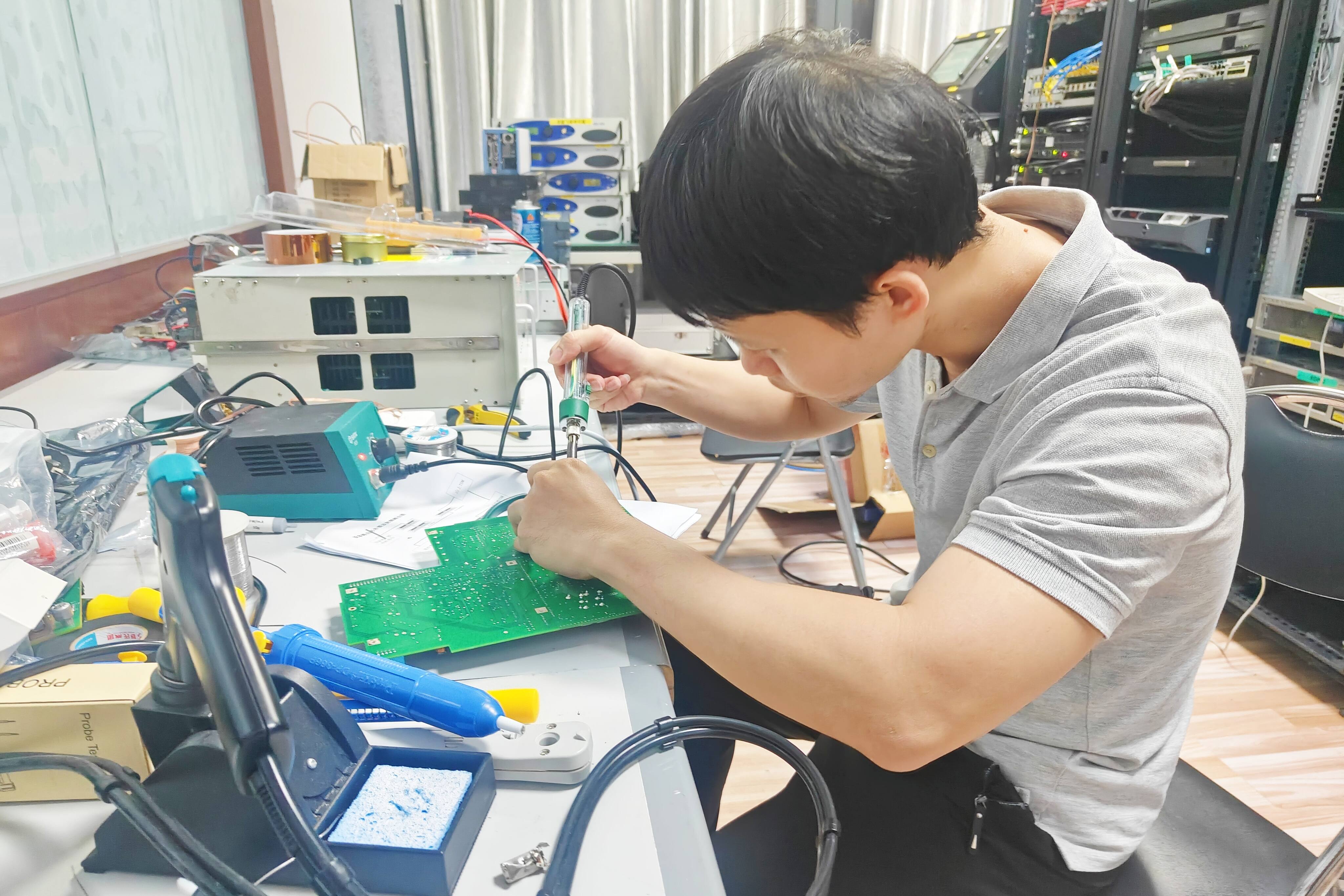 精修保畅通，增效践初心——三亚空管站技术保障部自主修复T6T发射机甚高频电台