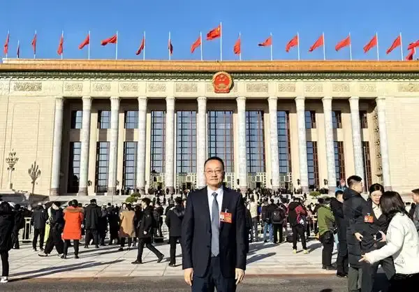 全国人大代表庹庆明：优化儿童机票计费规则，公布票价50%与执行票价80%择低选用