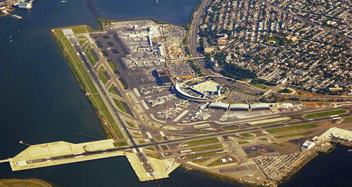 美国纽约拉瓜迪亚机场因“安全原因”暂停航班降落