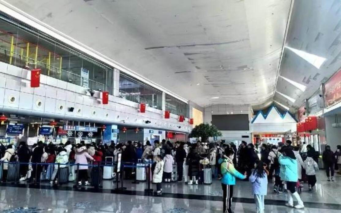 长白山机场单月旅客吞吐量首次突破20万大关