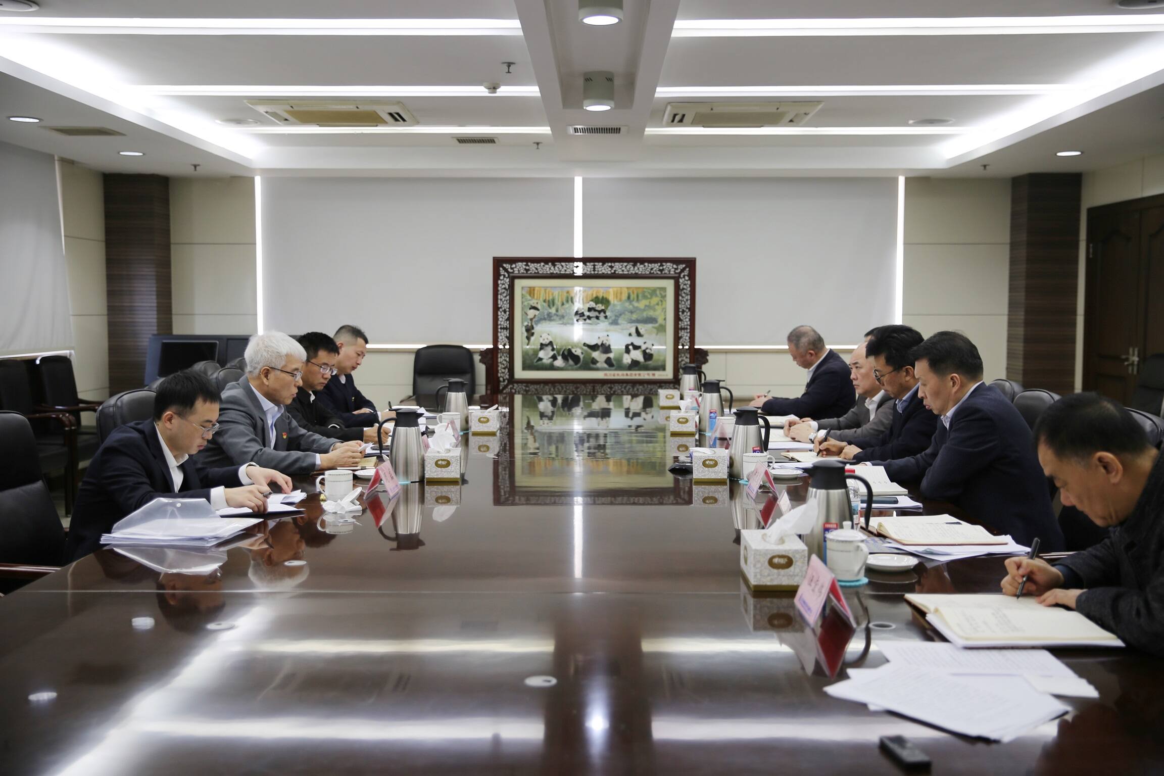 西南空管局党委召开领导班子2025年度民主生活会暨巡察整改专题民主生活会