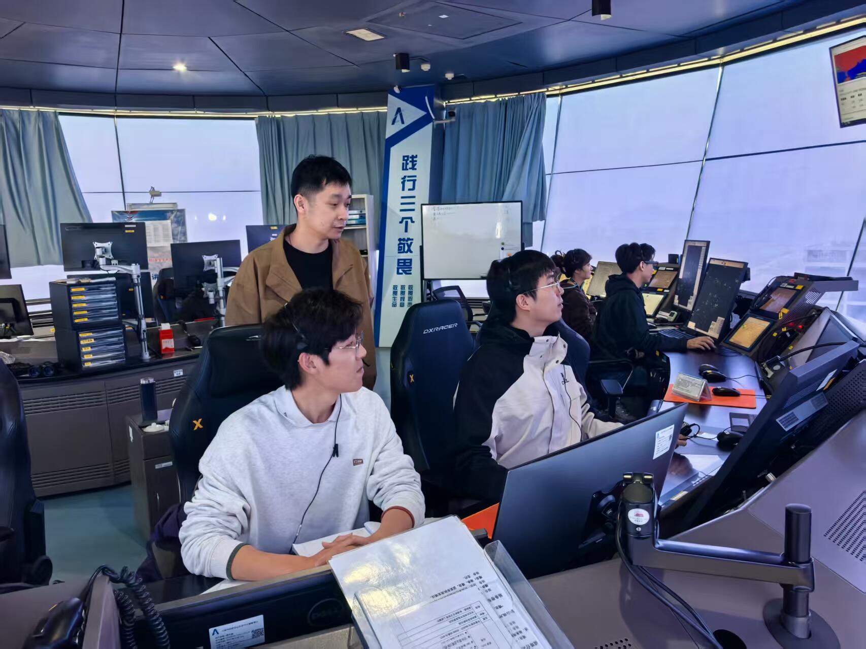 迎战两低天气 守护春运畅通—— 汕头空管站管制运行部顺利保障2026年首次低云低能见天气运行