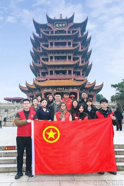 “女士们、先生们，欢迎您搭乘‘黄鹤楼号’航班……”