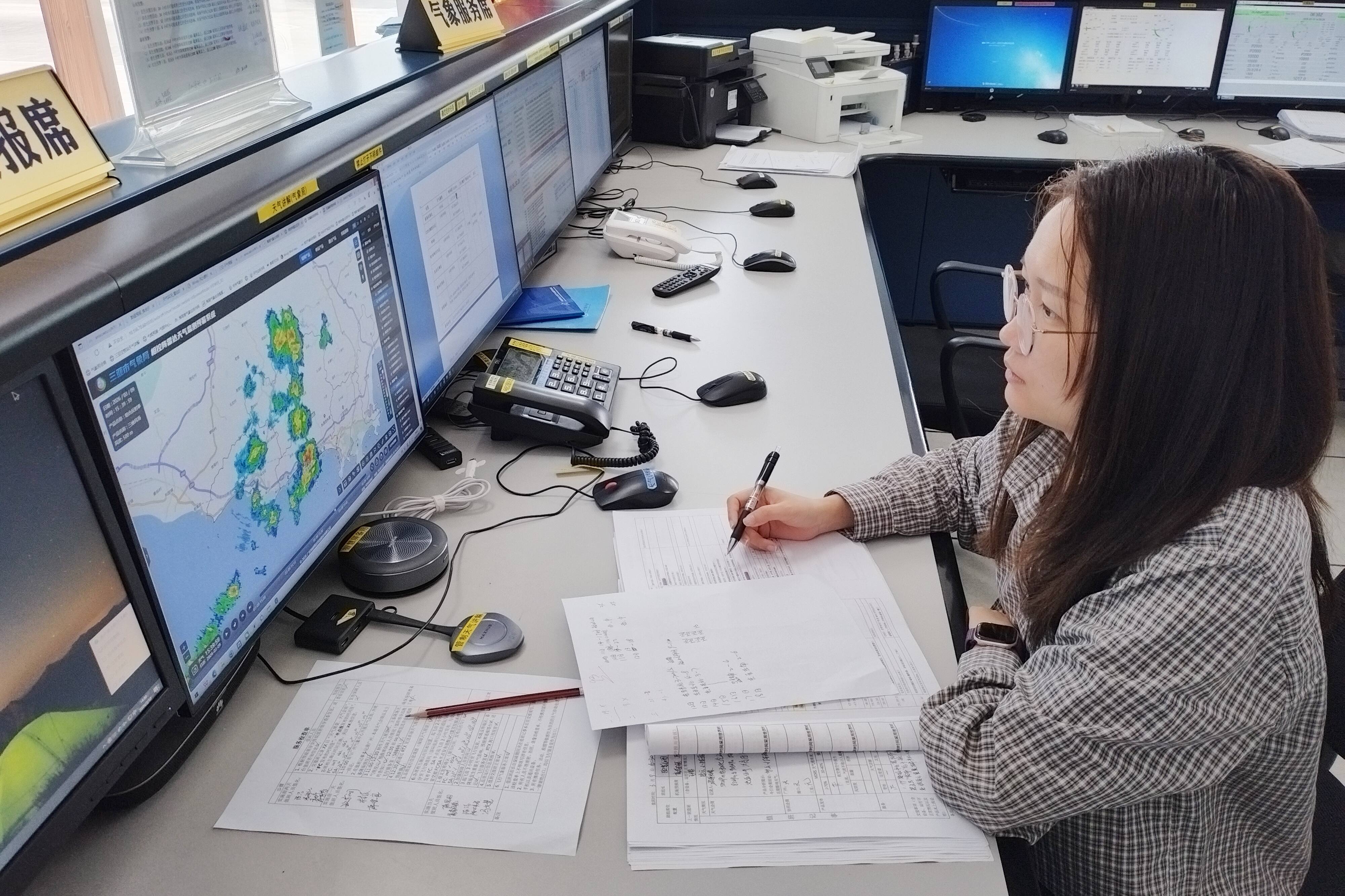 三亚空管站气象台全力保障2026年首场强雨大风天气