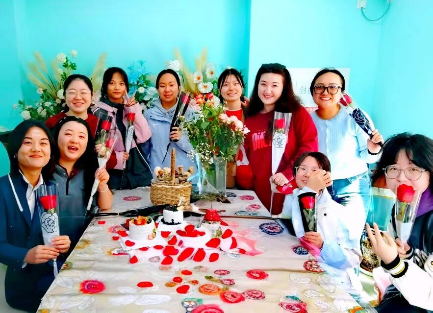 芳华绽空港 巾帼护征程——新疆机场集团若羌楼兰机场喜迎“三八”国际妇女节