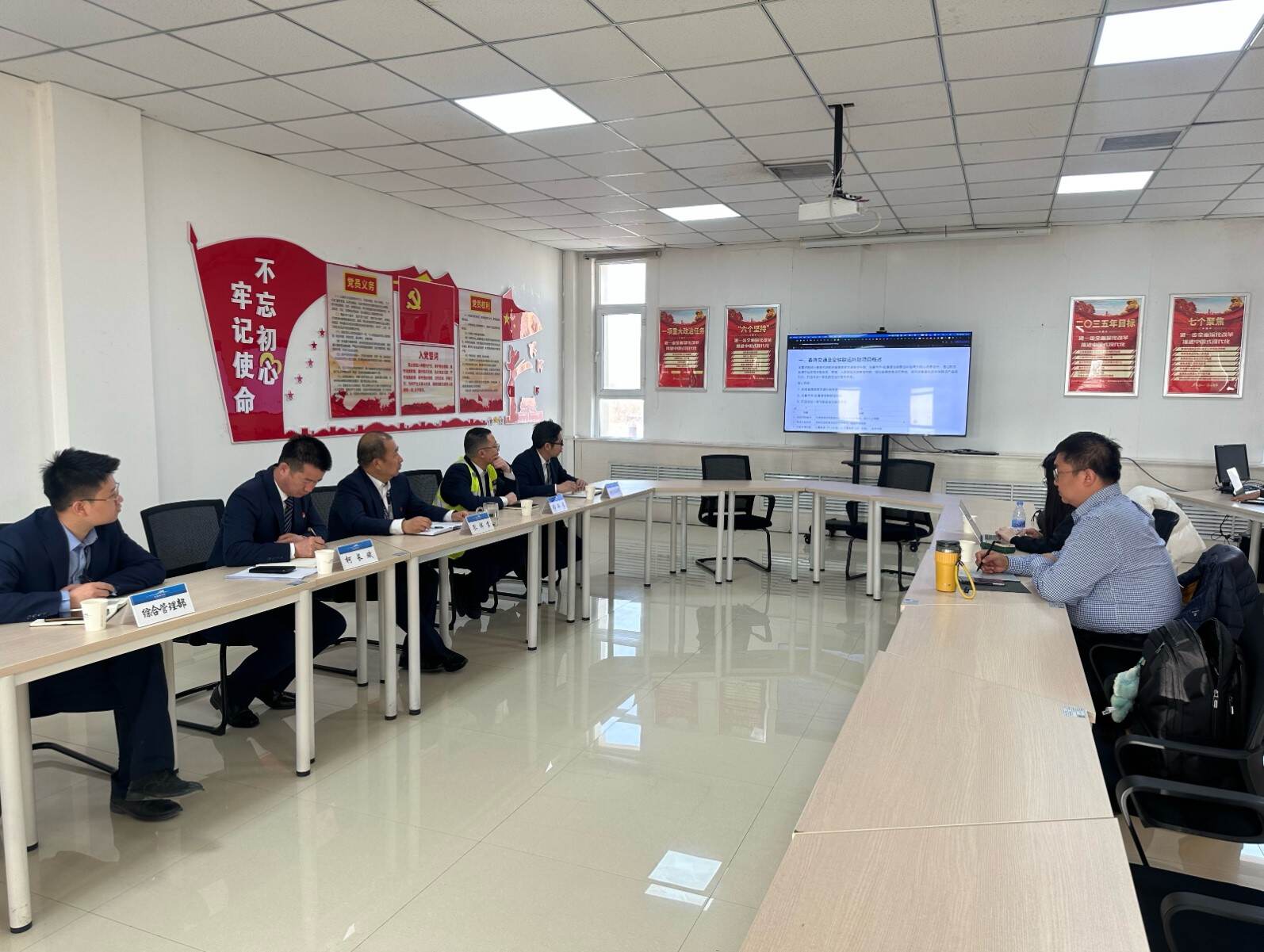 新疆机场集团吐鲁番交河机场与航旅纵横举行合作座谈会 共探智慧民航服务新路径