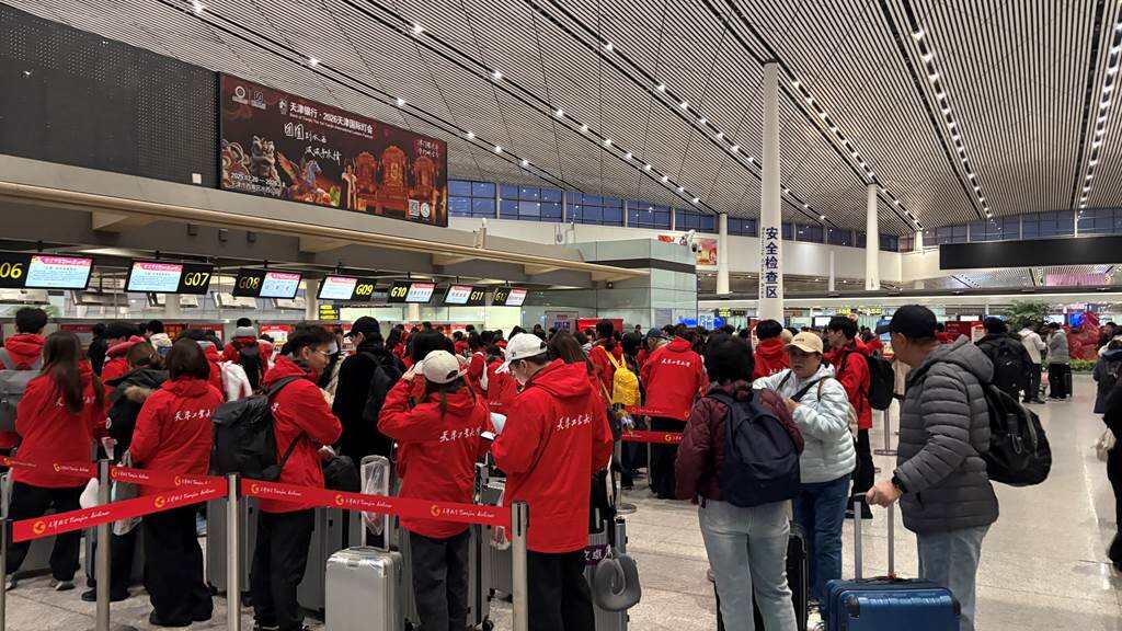 天津航空护航159名天津高校师生启程援疆支教