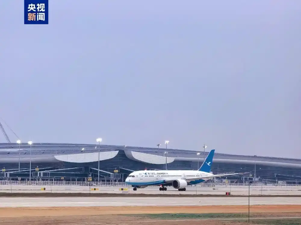 福州长乐国际机场新建第二跑道试飞成功