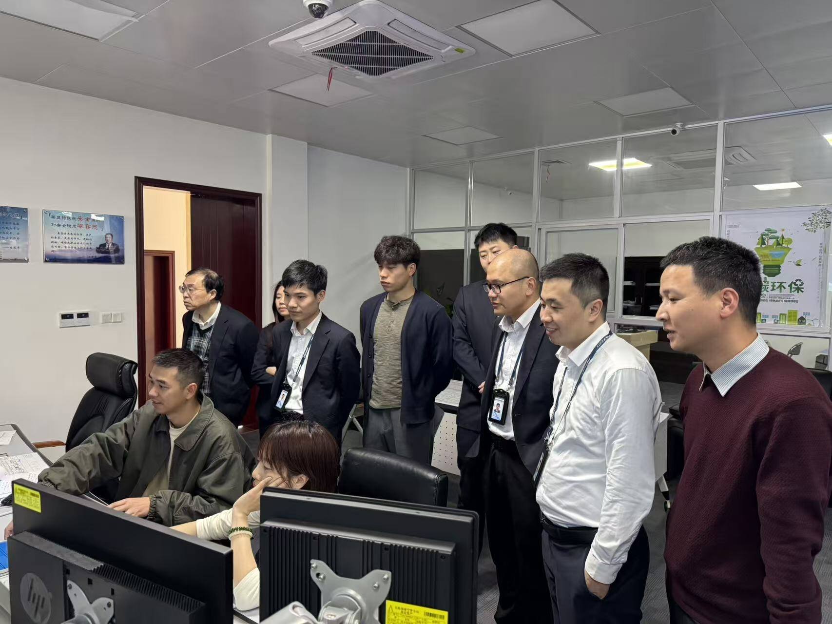 福建空管分局塔台管制室开展新跑道运行专题沟通