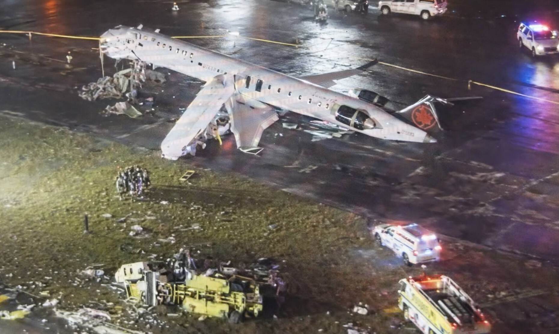 美国纽约一机场客机撞上消防车最新进展：机长和副机长遇难，41人受伤