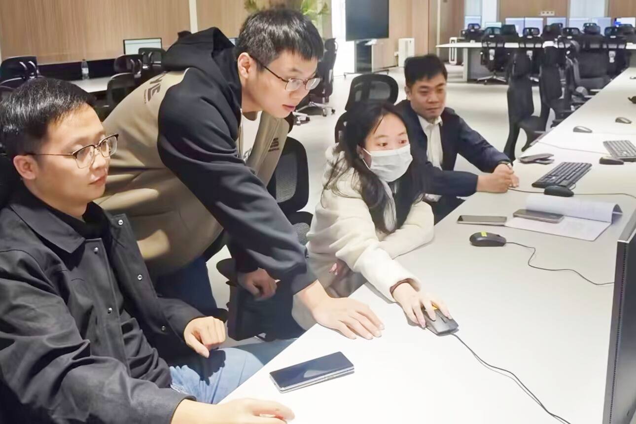 三亚空管站技术保障部顺利完成进近管制区新设备首次季度维护