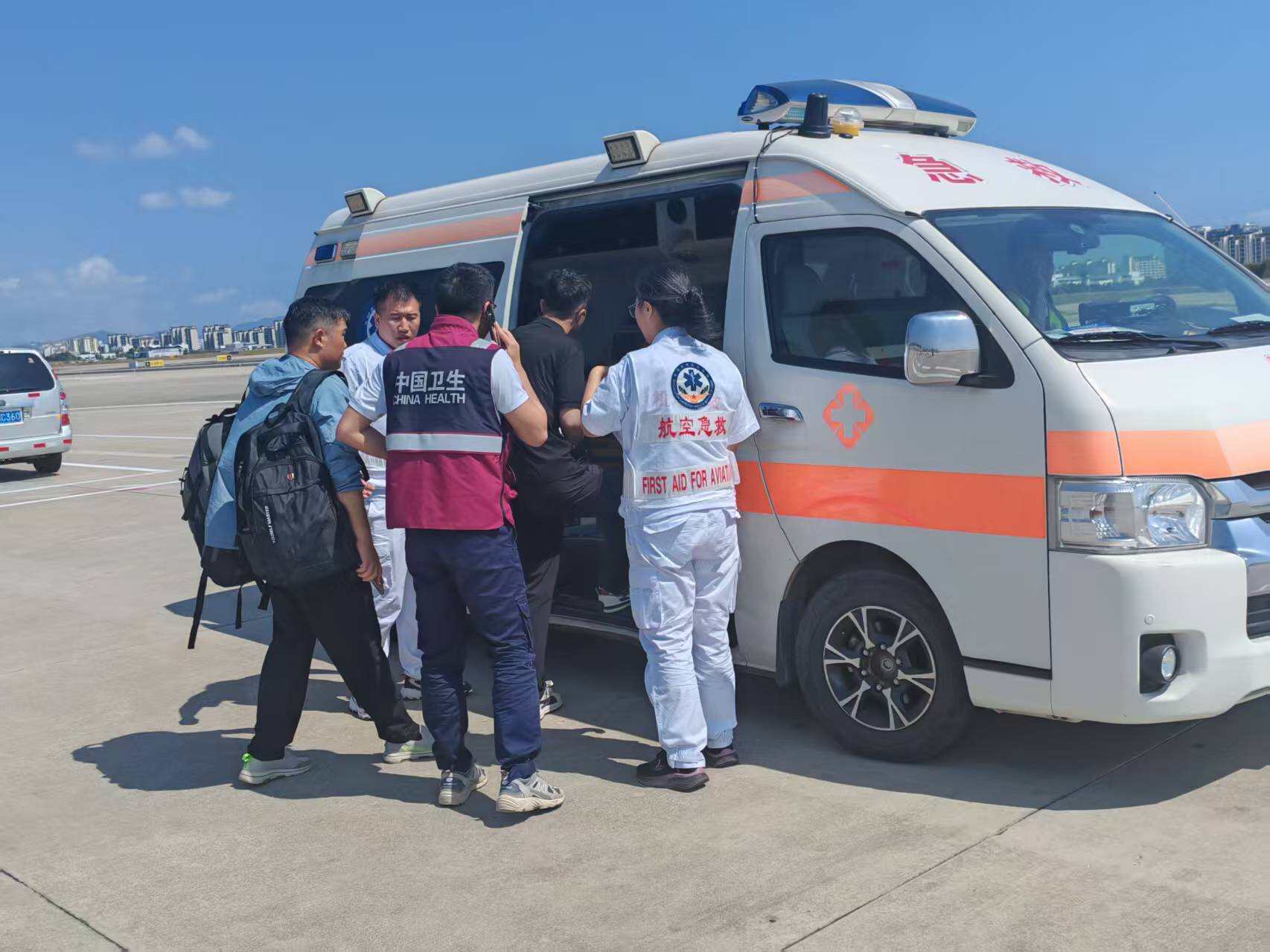 海南晋卿岛上一工人意外受伤，民航三亚空管站驰援成功救治