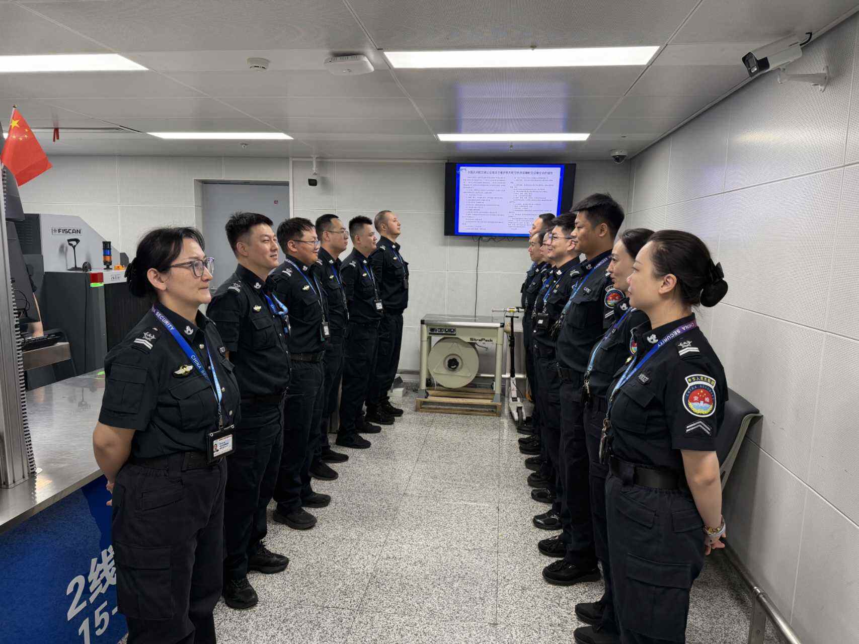 以练备战 应对大风天气－乌鲁木齐国际机场分公司安全检查总站开展冬春换季应急处置演练