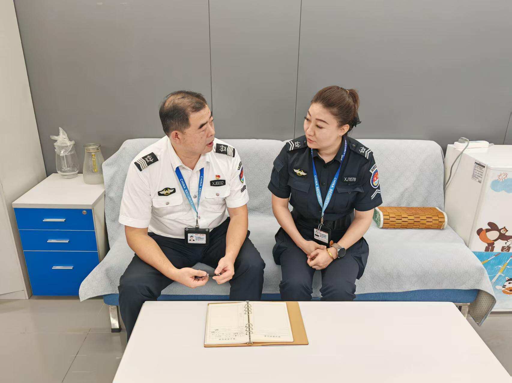 春日送暖润心田 凝心聚力促安全
乌鲁木齐国际机场分公司安全检查总站行李检查室党支部开展春日谈心谈话与心理疏导活动