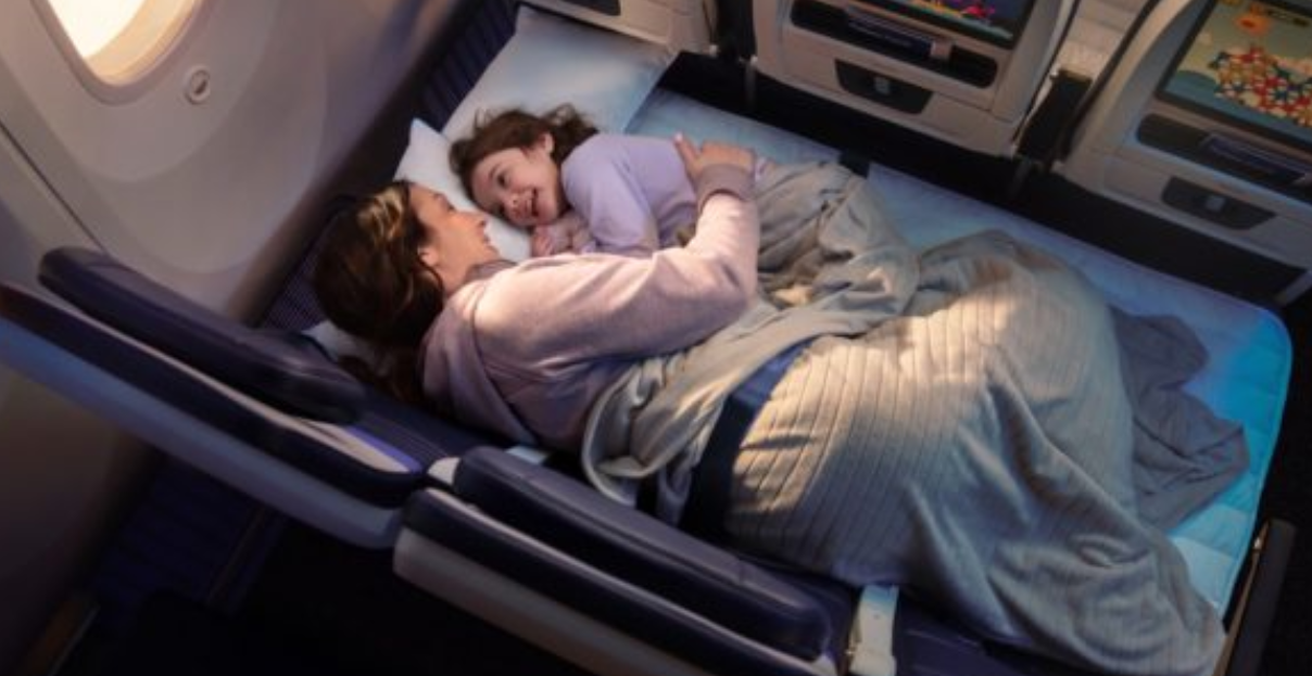 如何在经济舱实现“躺平”：美联航新座椅颠覆长途飞行