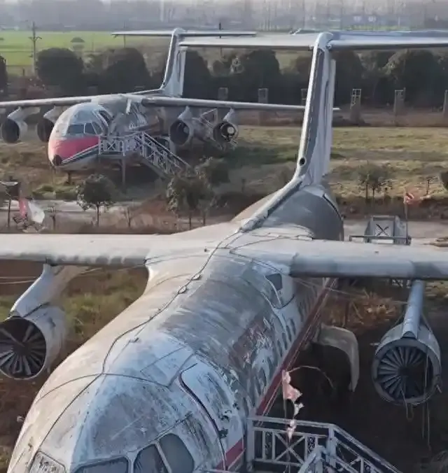 废弃飞机占用农田？当地辟谣：已停放10余年，占用土地非基本农田