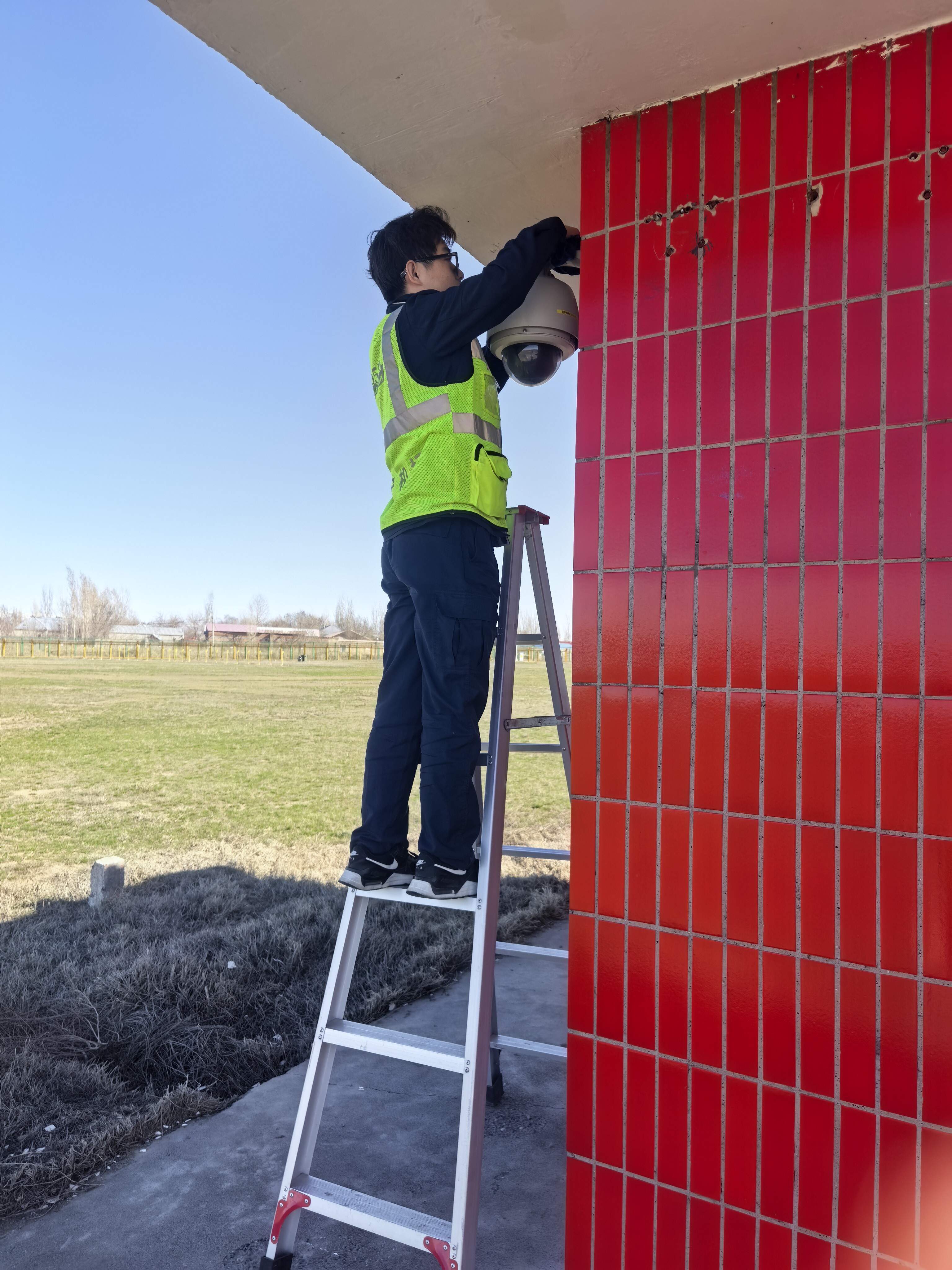精准换季强保障 通导护航守平安——新疆机场集团伊宁管理分公司运管委全面推进冬春换季工作