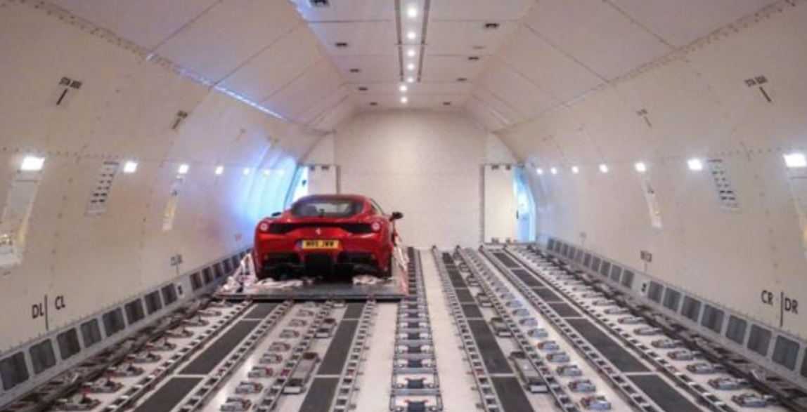 霍尔木兹危机撕裂出行鸿沟：数万旅客困守海湾，豪门重金空运法拉利