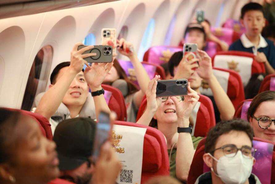 云端邂逅《查理与巧克力工厂》，海南航空打造万米高空百老汇音乐剧盛宴！